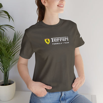 Ferrari Unisex Bella+Canva Ultra Soft T-Shirt – Bequemer Stil – Scuderia und Formel-1-Team – Geschenk für den Auto-Enthusiasten – Auto-Show-Ausrüstung